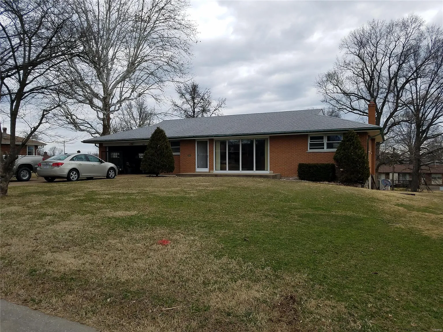 823 Meadow Acres Ln photo 1