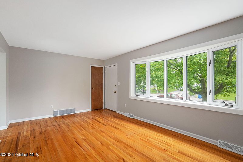 4th image of 46 McDonald Drive