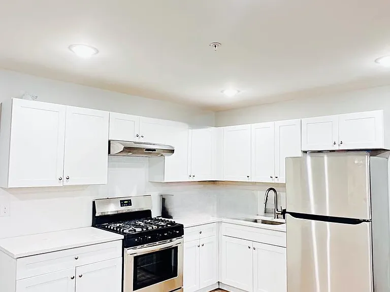 204 Rosa Parks Blvd #3 — Photo 2