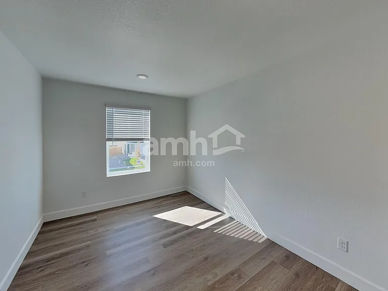 10072 Potomac St — Photo 13