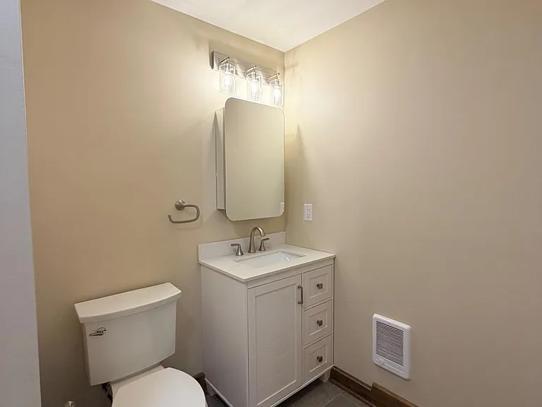 121 E Union St — Photo 36