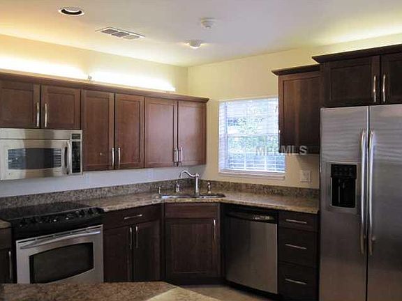 5th image of 225 Wimbledon Cir