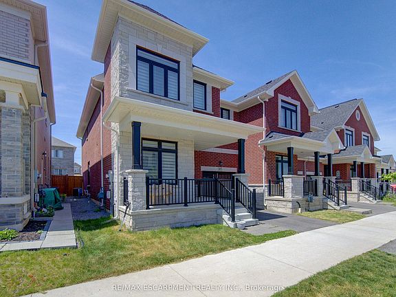 3rd image of 37 Great Falls Blvd