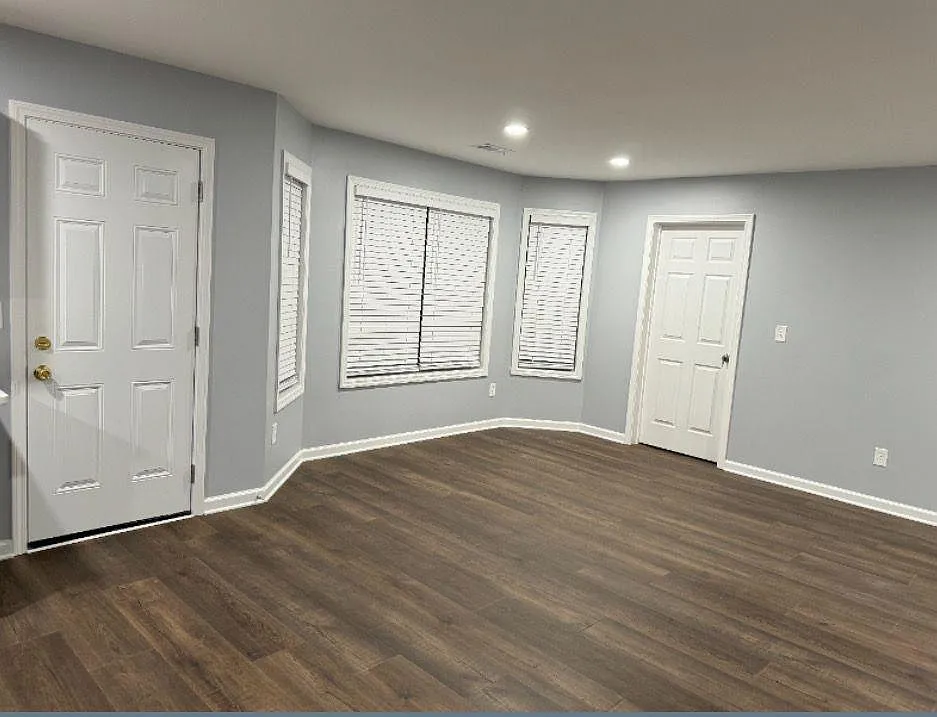 2 bed, 1.0 bath, 2777 sqft, $1,800 — Photo 2