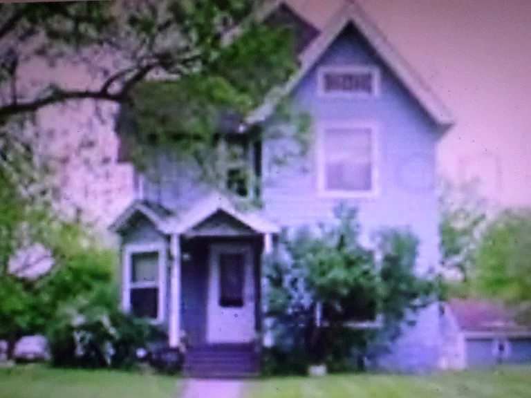 906 N Grand Ave — Photo 3