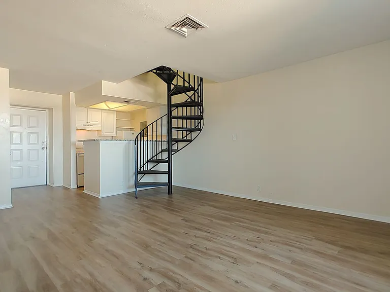 Cloudview Terrace — Photo 3