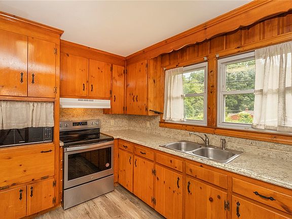 3rd image of 1006 Gordon St