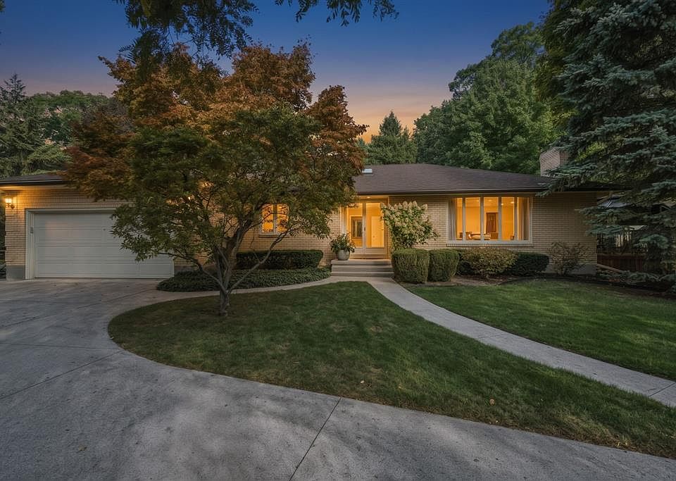 1st image of 1736 Smith Ln
