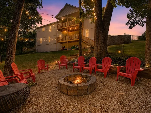 2055 Collins Dr, Pea Ridge, AR 72751