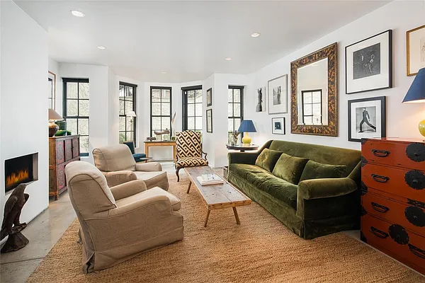 Rented by Compass | media 12