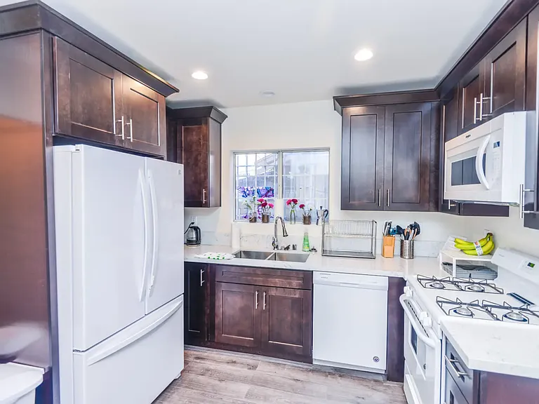 420 N Serrano Ave #A4 — Photo 16