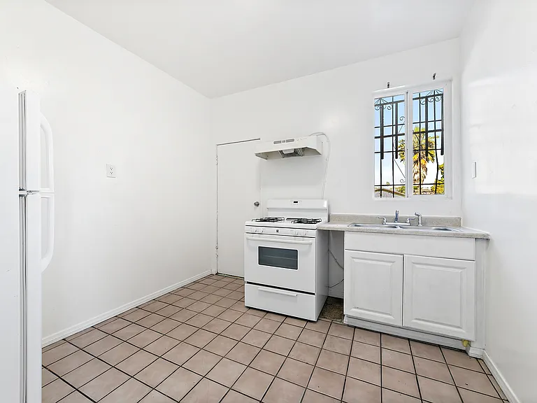 511 Echandia St #1/2 — Photo 8