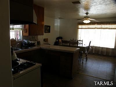 4th image of 102 W District St