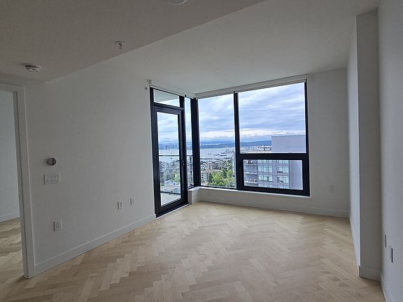 5th image of 135 E 13th St #1504