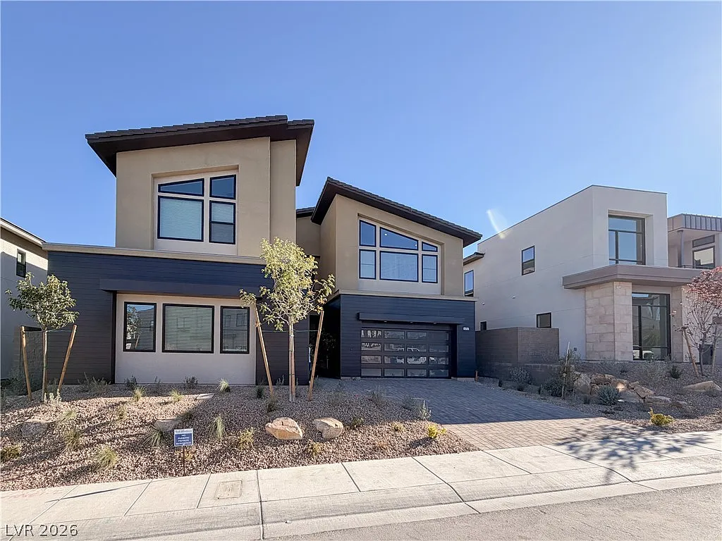 5 bed, 5.5 bath, 4758 sqft, $10,000 — Photo 2