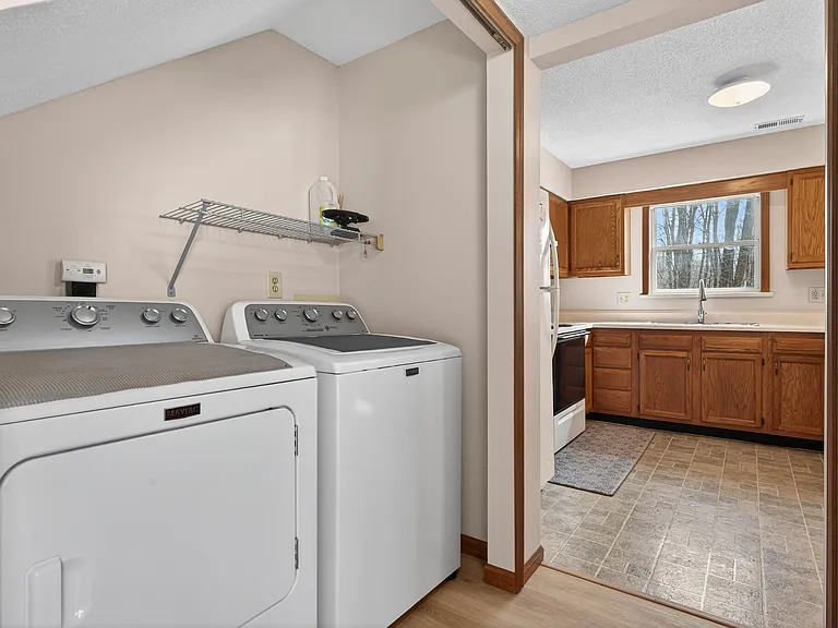 504 Seagraves Ave — Photo 4