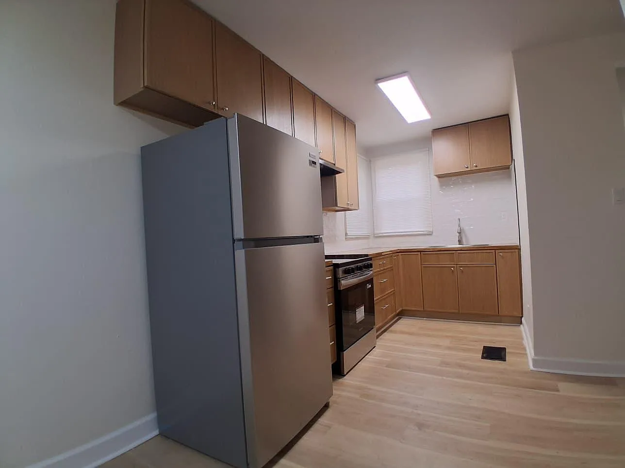 2 bed, 1220 sqft, $1,800 — Photo 2