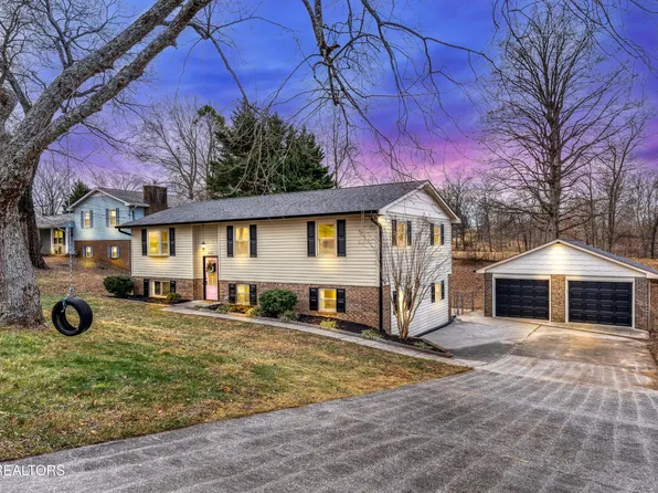 2323 Mark Ln, Maryville, TN 37803