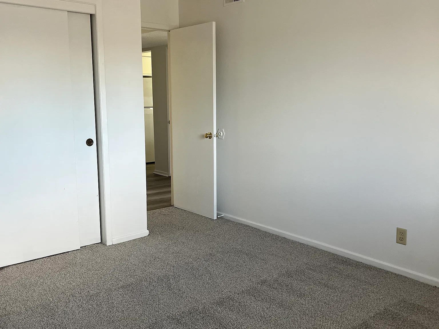 1 bed, 750 sqft, $895 — Photo 2