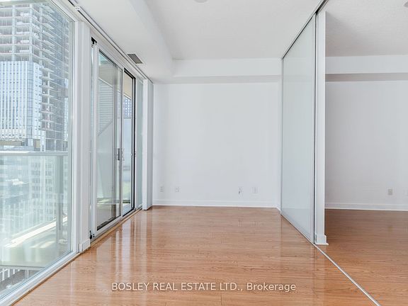 4th image of 126 Simcoe St #1302