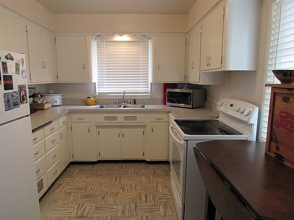 4th image of 3144 E 30th Ave