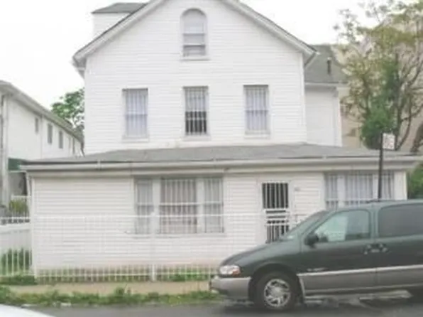 1833 Gateway Blvd, Far Rockaway, NY 11691