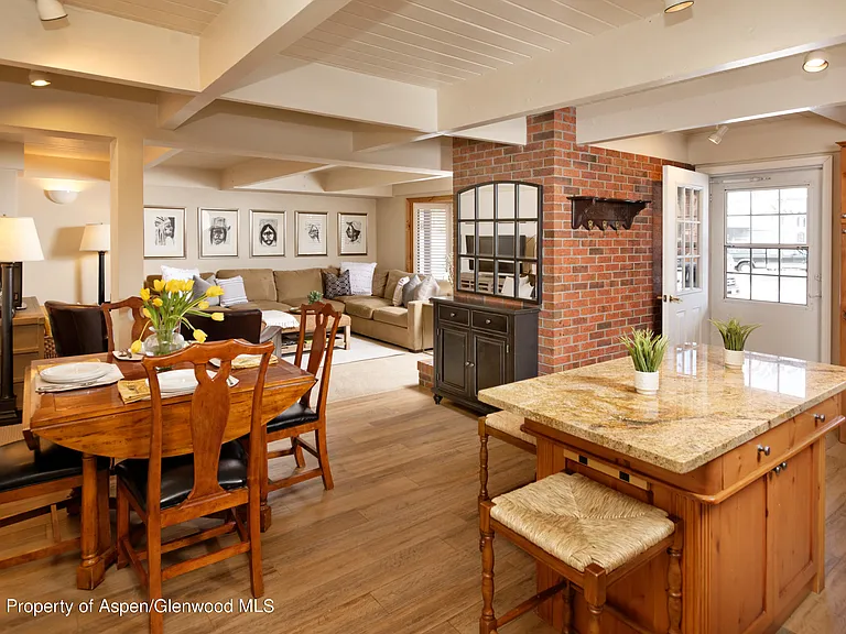 901 E Hyman Ave #1 — Photo 3