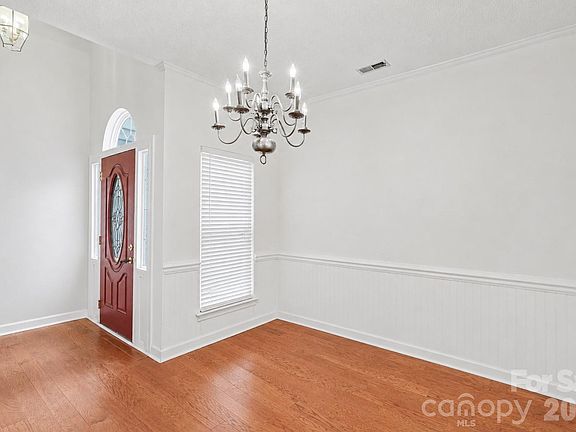 4th image of 308 Braxton Dr