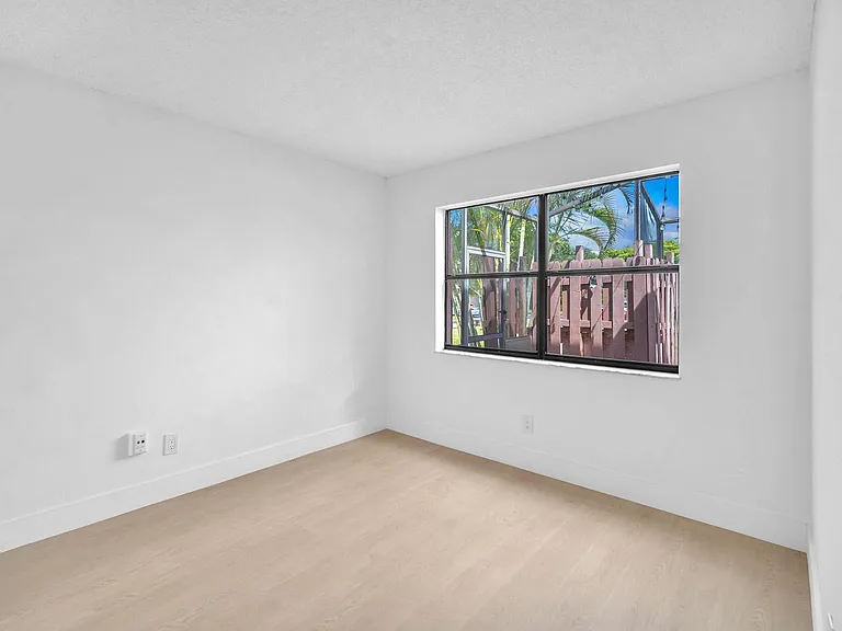 12359 NW 11th Ct — Photo 17