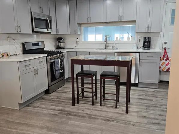 296 Saint James Ave, Woodbridge, NJ 07095