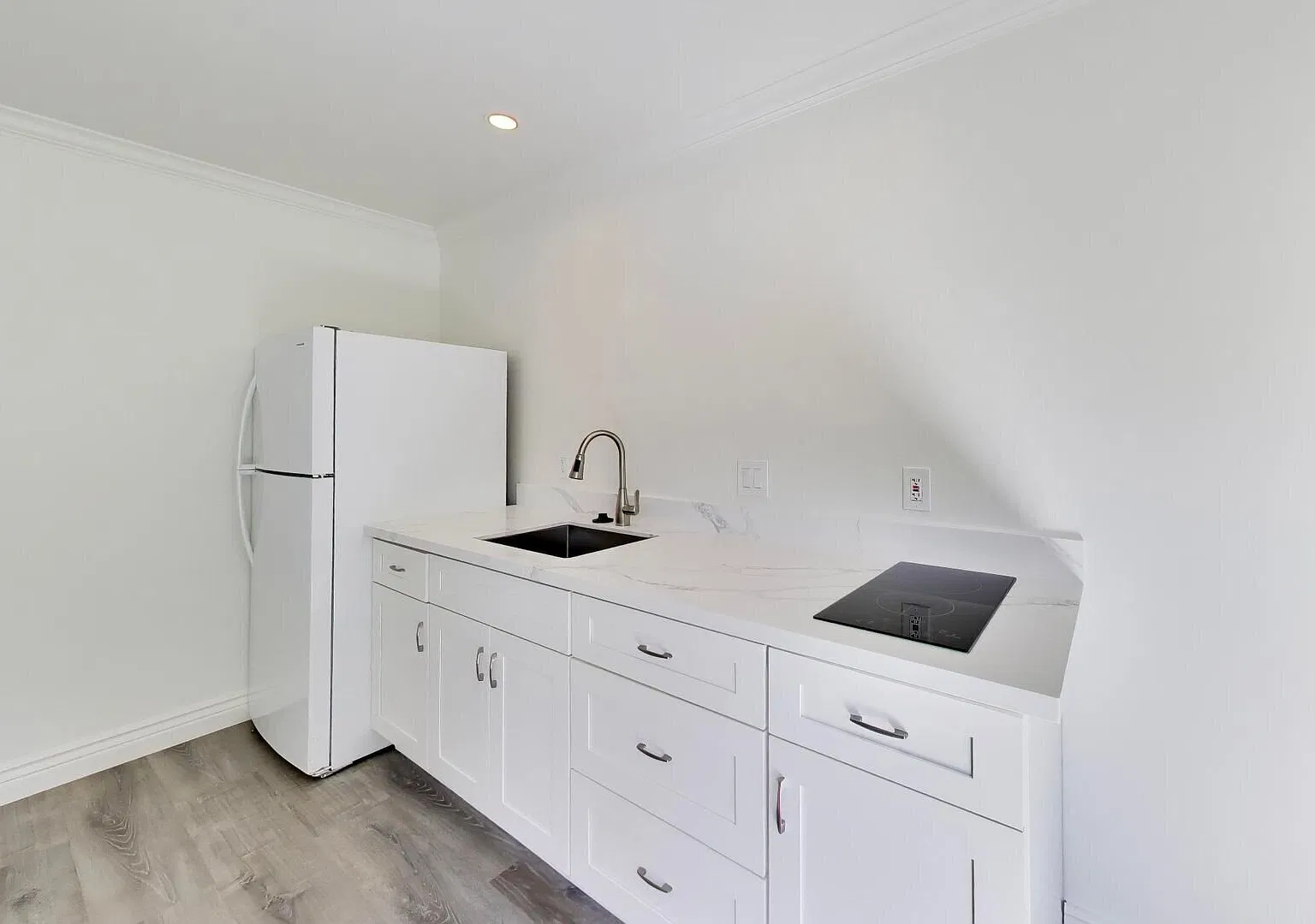 Updated Studio in Downtown Palo Alto! — Photo 3