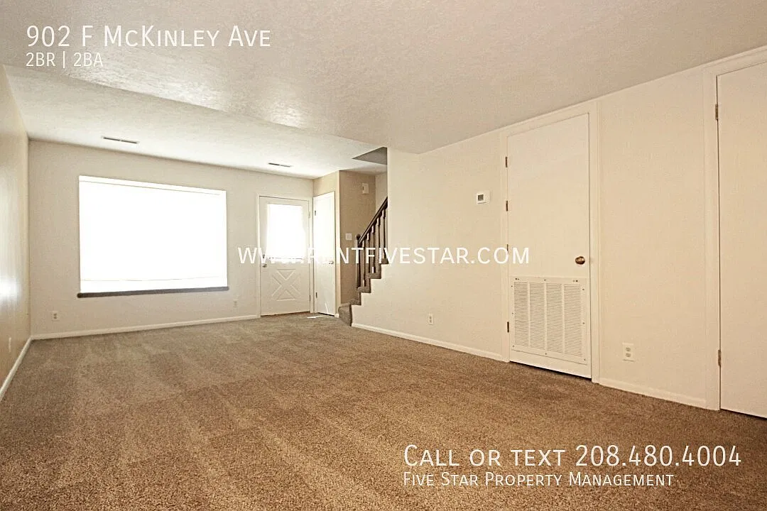 Spacious McKinley Townhome Available! — Photo 3