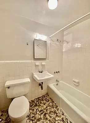 Rented by CMV Realty Inc. | media 5