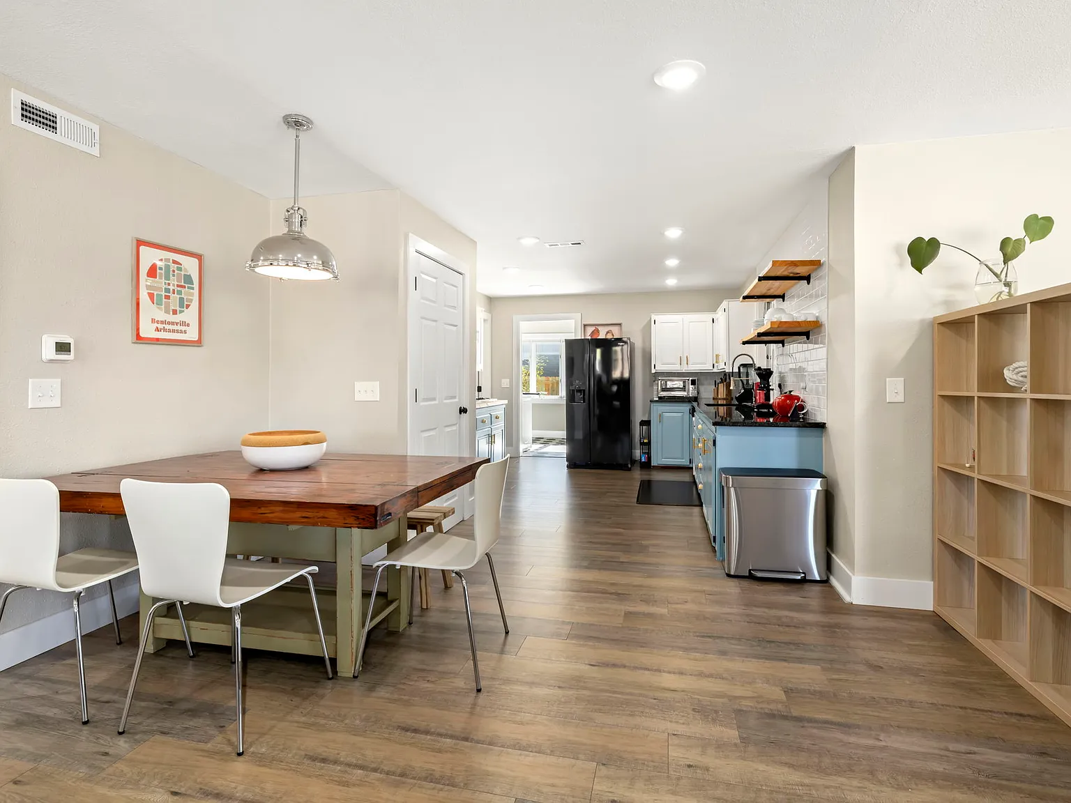 3 bed, 1851 sqft, $3,200 — Photo 2