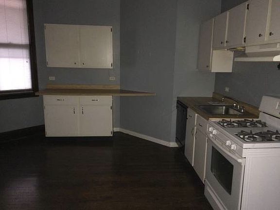 3rd image of 3762 N Kenmore Ave APT 2N