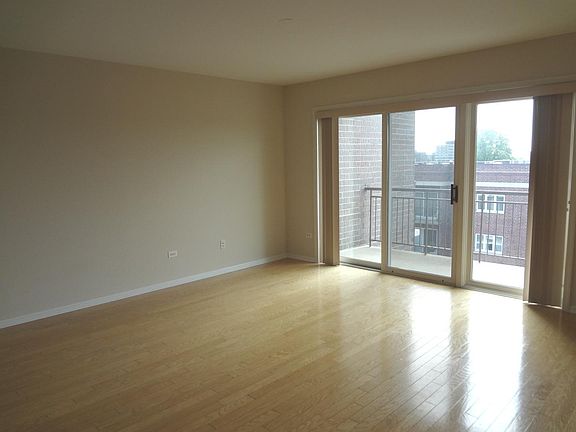 3rd image of 1327 Brown St Unit 606