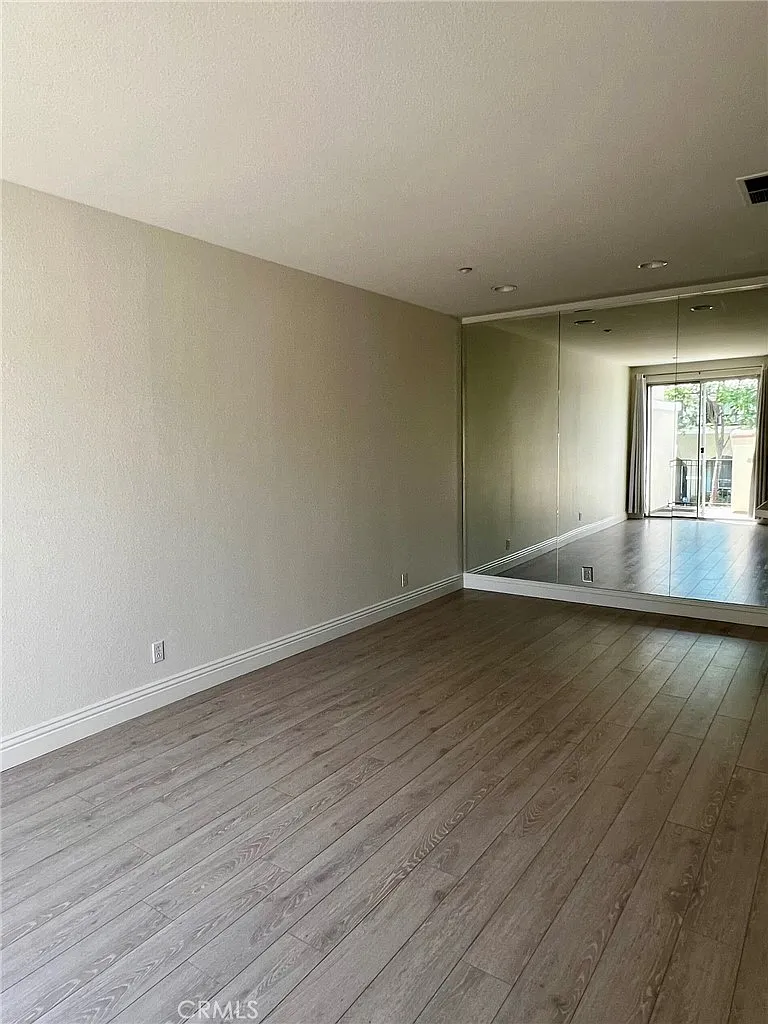 1 bed, 1.5 bath, 900 sqft, $3,100 — Photo 4