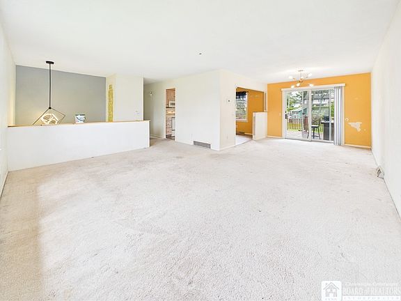 4th image of 925 Forness Ave