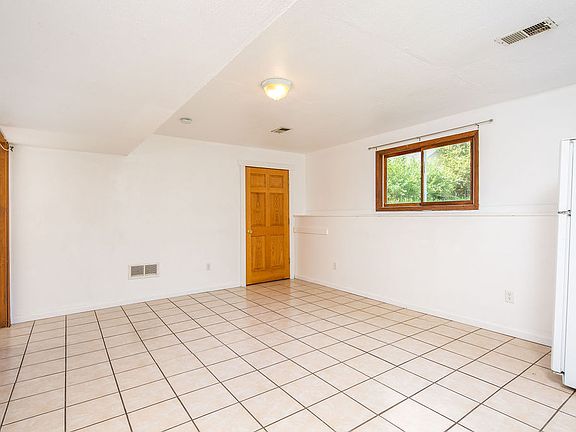 4th image of 567 Cornell Ave
