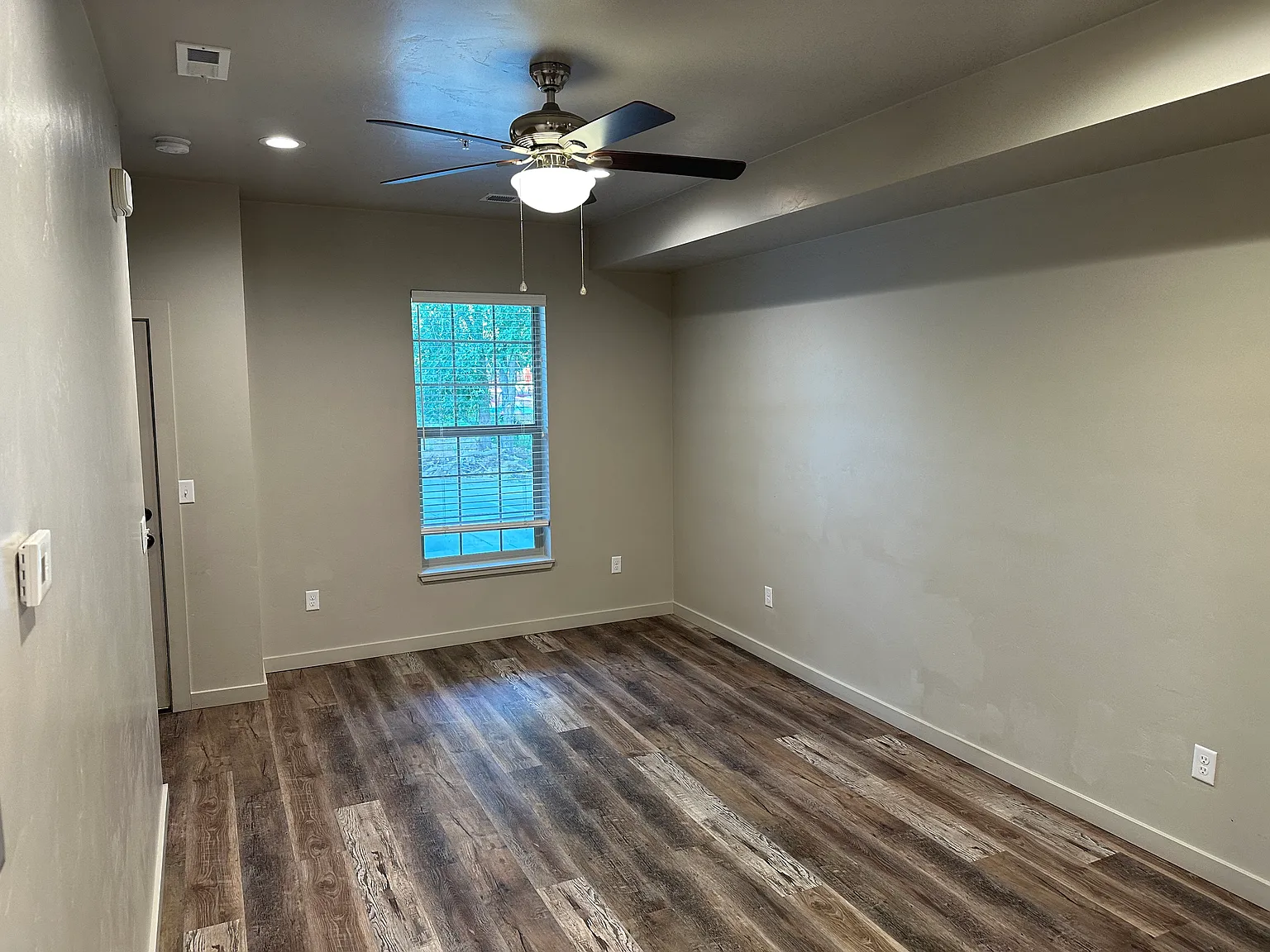 2 bed, 1.5 bath, 900 sqft, $1,850 — Photo 2