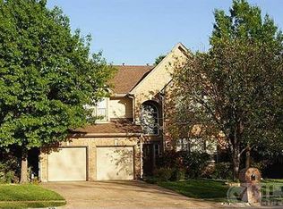 828 Olde Towne Dr, Irving, TX 75061