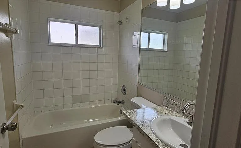 3740 SW Santa Barbara Place Cpe — Photo 19