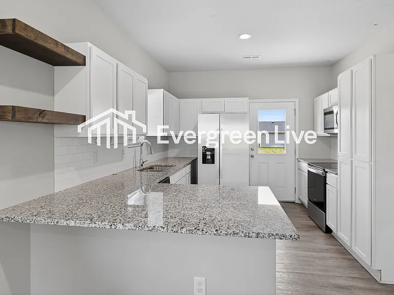141 Burlington Dr — Photo 6