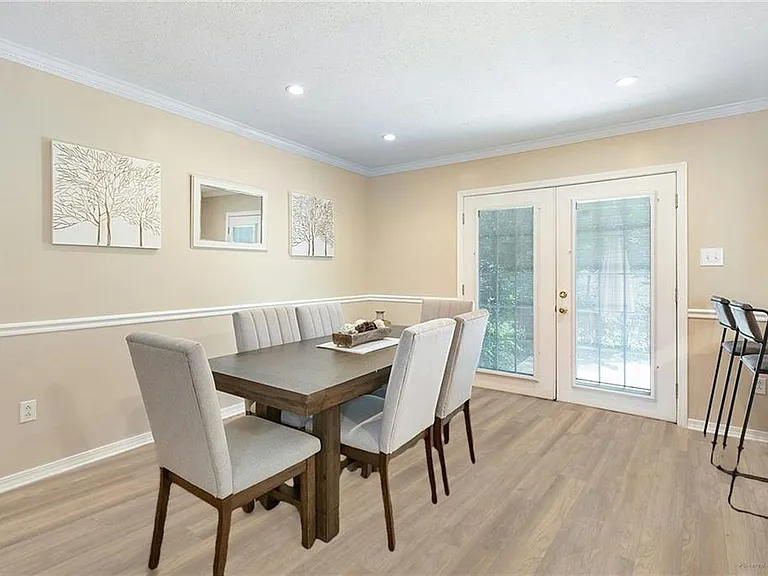 223 Robin Hood Dr — Photo 5