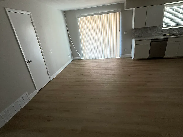 1213 E Cordova Ave — Photo 4