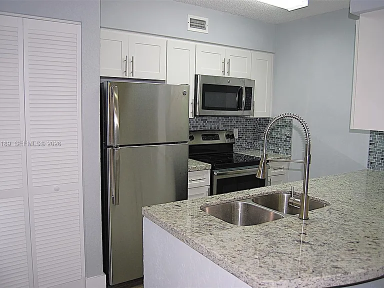 2803 N Oakland Forest Dr #108 — Photo 5