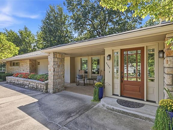 5th image of 2025 W 96th St