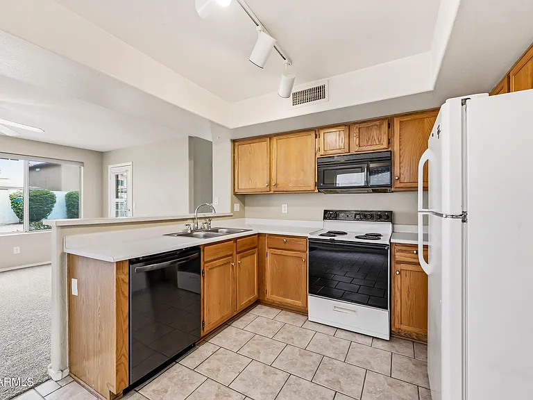 1244 E Angela Dr — Photo 15