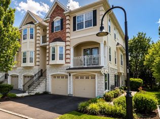 73 Osprey Ct, Secaucus, NJ 07094