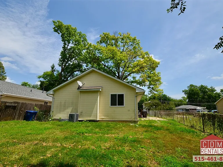 2336 E 39th St — Photo 25